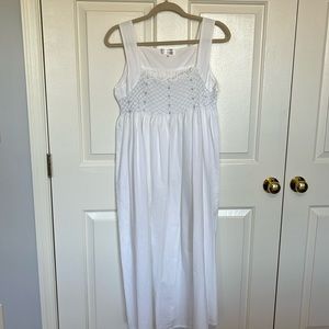 100% cotton nightgown size “M” Rendezvous, inc. Upper light blue accent trim.